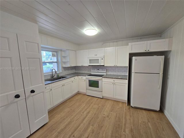 4000 Greenwood Ave 1, West Palm Beach, FL 33407