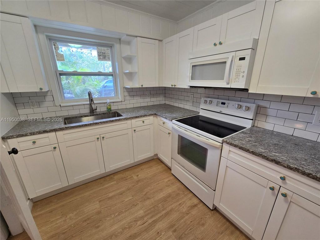 4000 Greenwood Ave 1, West Palm Beach, FL 33407