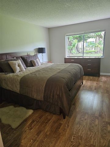 366 Lakeview Dr 104, Weston, FL 33326