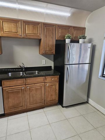 366 Lakeview Dr 104, Weston, FL 33326