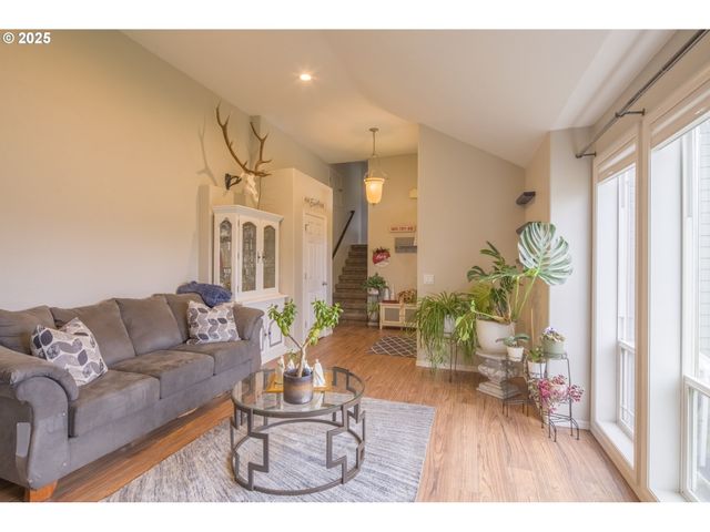 51784 Se 9TH St, Scappoose, OR 97056