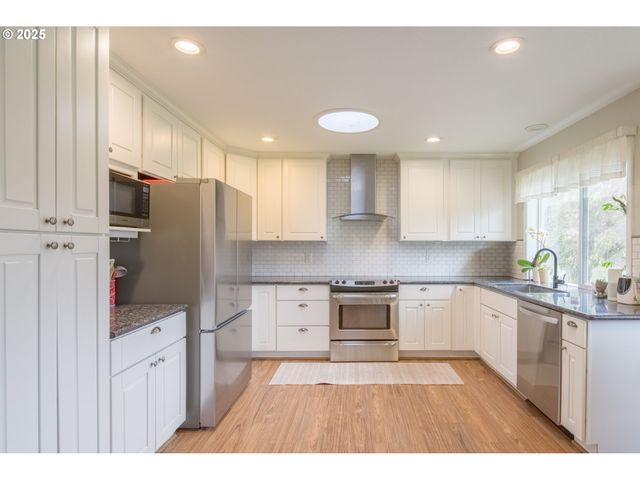 51784 Se 9TH St, Scappoose, OR 97056