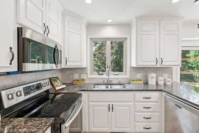 14650 40th Place N, Plymouth, MN 55446