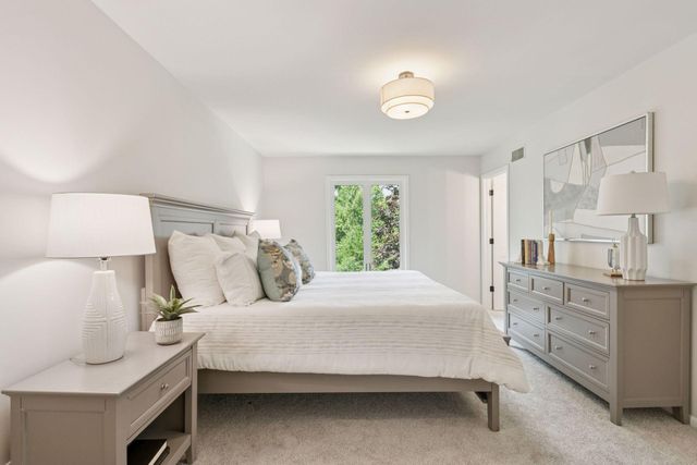 14650 40th Place N, Plymouth, MN 55446