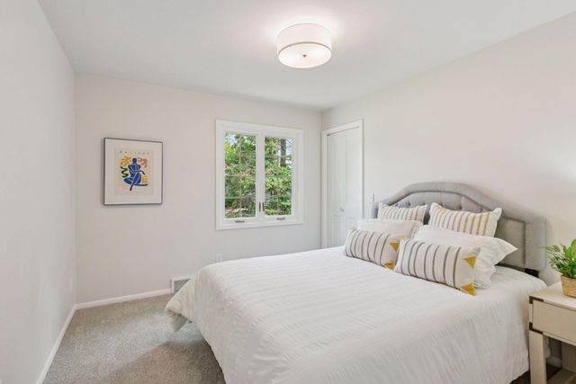 14650 40th Place N, Plymouth, MN 55446