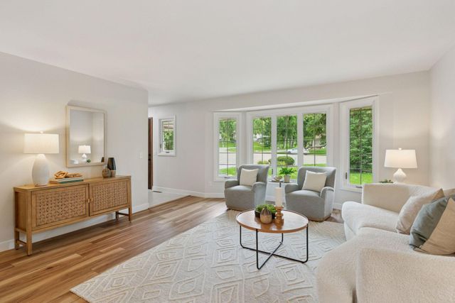 14650 40th Place N, Plymouth, MN 55446