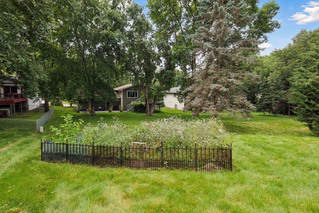 14650 40th Place N, Plymouth, MN 55446