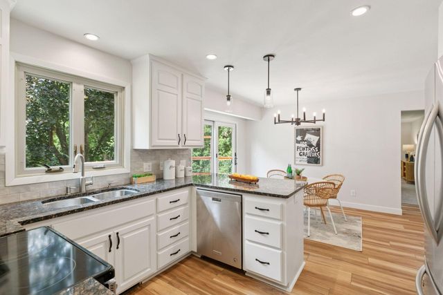 14650 40th Place N, Plymouth, MN 55446