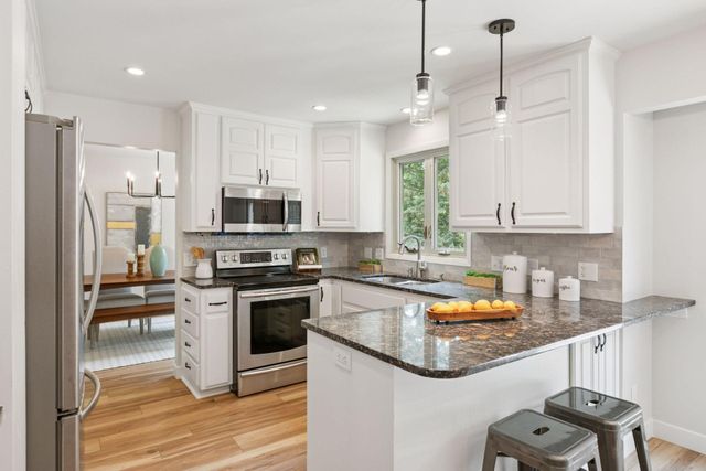 14650 40th Place N, Plymouth, MN 55446