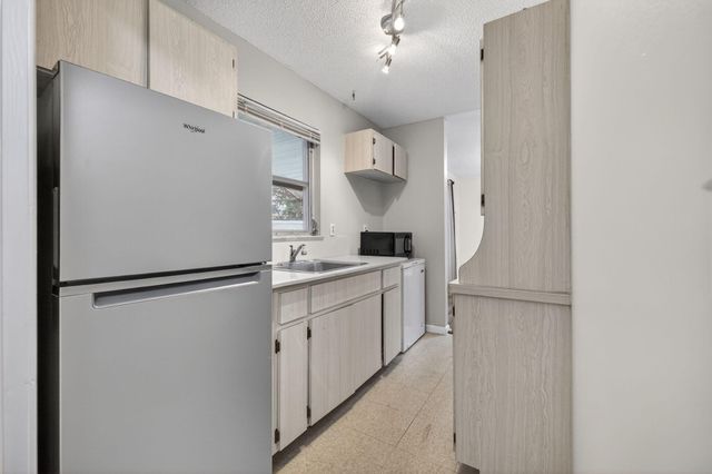 1040 SE 5th Street SE, Stuart, FL 34996