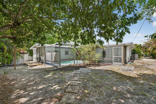 1040 SE 5th Street SE, Stuart, FL 34996