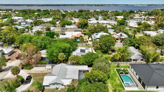 1040 SE 5th Street SE, Stuart, FL 34996