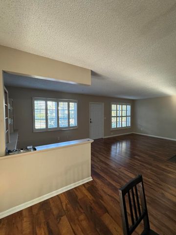 1040 SE 5th Street SE, Stuart, FL 34996