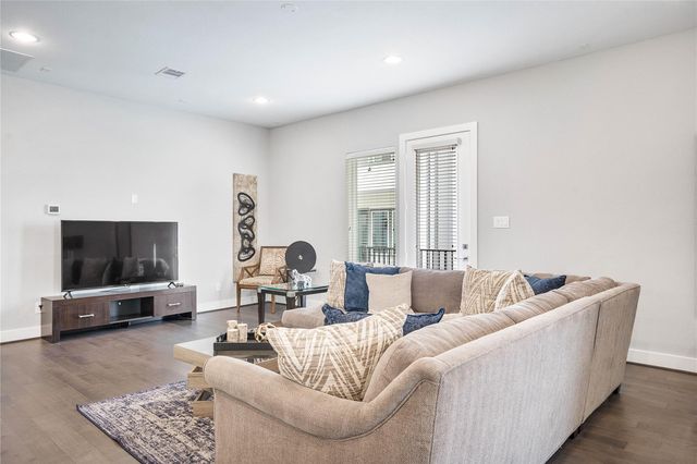 8411 Hempstead Road A, Houston, TX 77008