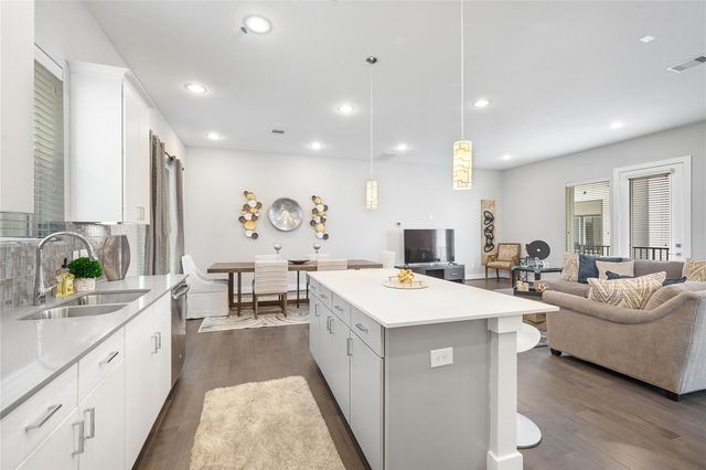 8411 Hempstead Road A, Houston, TX 77008