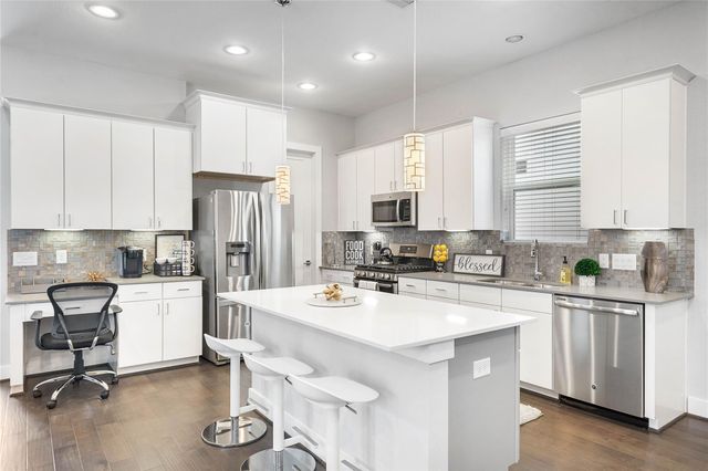 8411 Hempstead Road A, Houston, TX 77008
