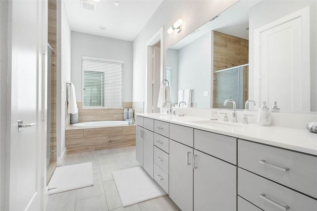 8411 Hempstead Road A, Houston, TX 77008