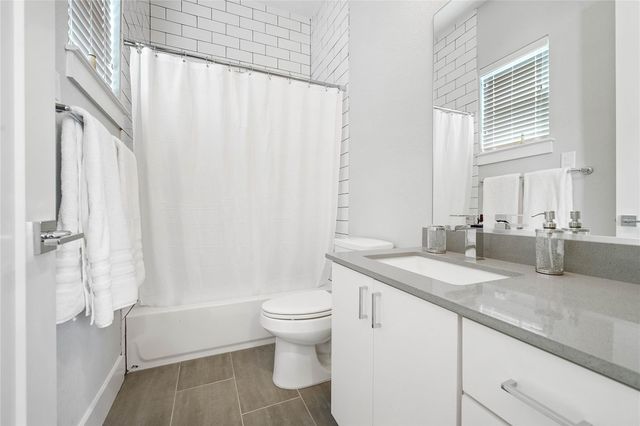 8411 Hempstead Road A, Houston, TX 77008
