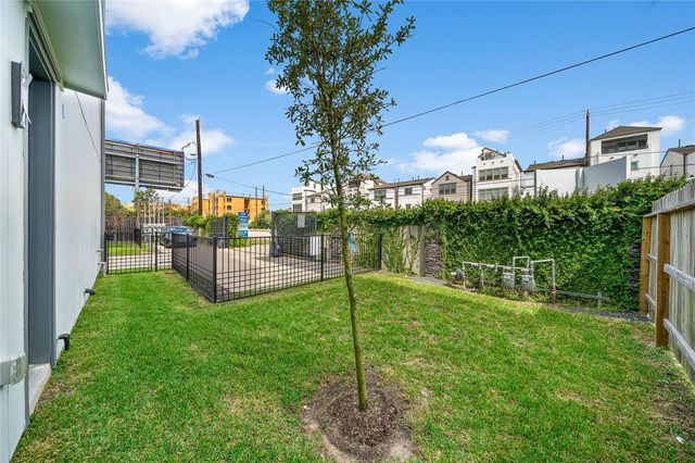 8411 Hempstead Road A, Houston, TX 77008