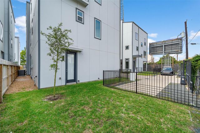 8411 Hempstead Road A, Houston, TX 77008