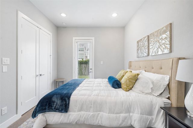 8411 Hempstead Road A, Houston, TX 77008
