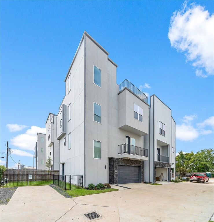 8411 Hempstead Road A, Houston, TX 77008