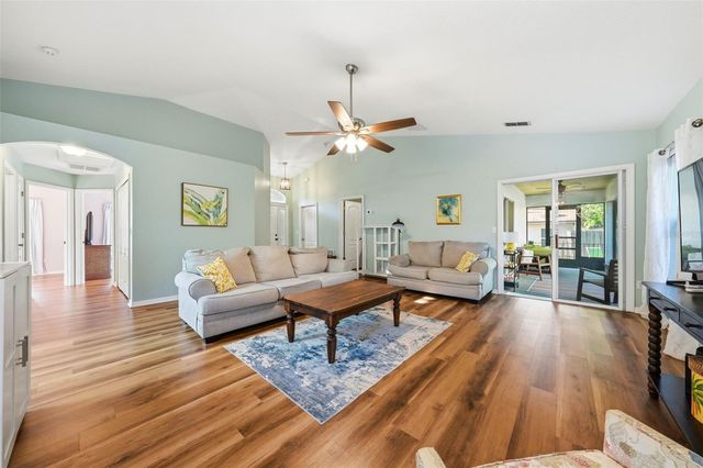 625 WILLOW RUN STREET, Minneola, FL 34715