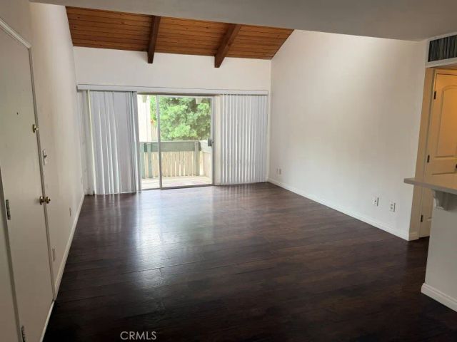 8601 International 265, Canoga Park, CA 91304