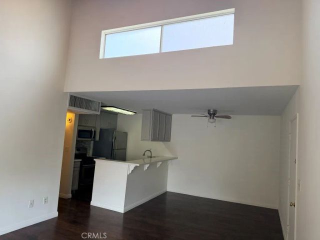 8601 International 265, Canoga Park, CA 91304
