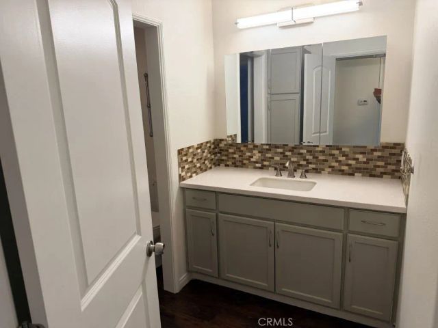8601 International 265, Canoga Park, CA 91304