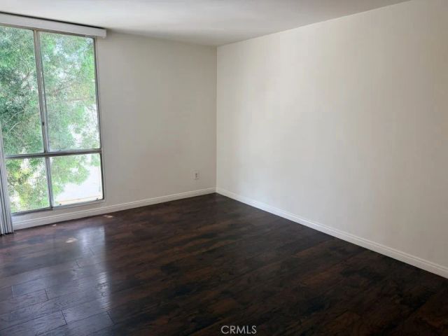 8601 International 265, Canoga Park, CA 91304