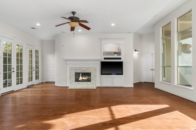 187 E Lansdowne Circle, The Woodlands, TX 77382