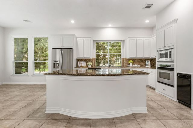 187 E Lansdowne Circle, The Woodlands, TX 77382