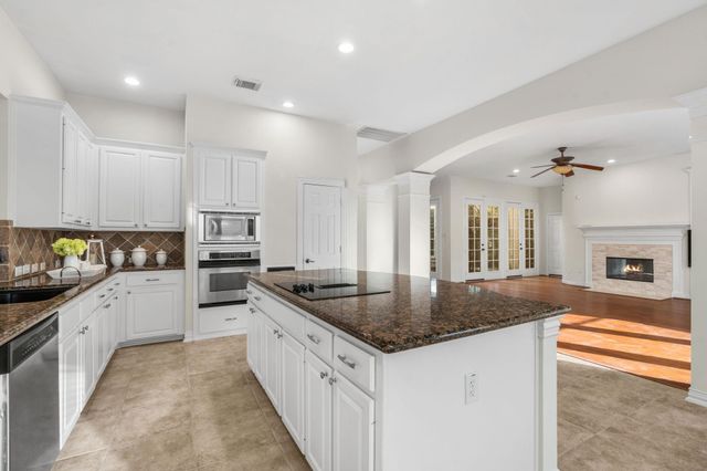 187 E Lansdowne Circle, The Woodlands, TX 77382