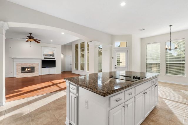 187 E Lansdowne Circle, The Woodlands, TX 77382