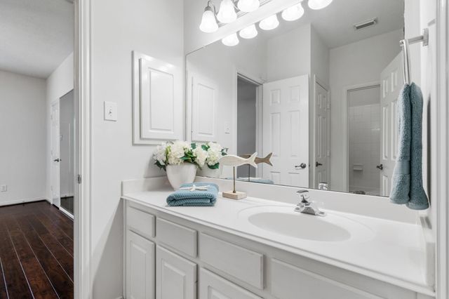 187 E Lansdowne Circle, The Woodlands, TX 77382