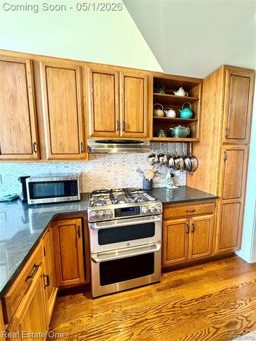 760 E Snell Road, Rochester, MI 48306