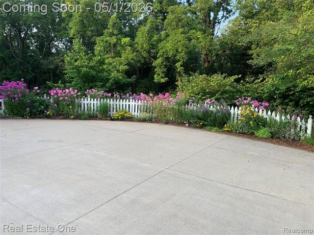 760 E Snell Road, Rochester, MI 48306