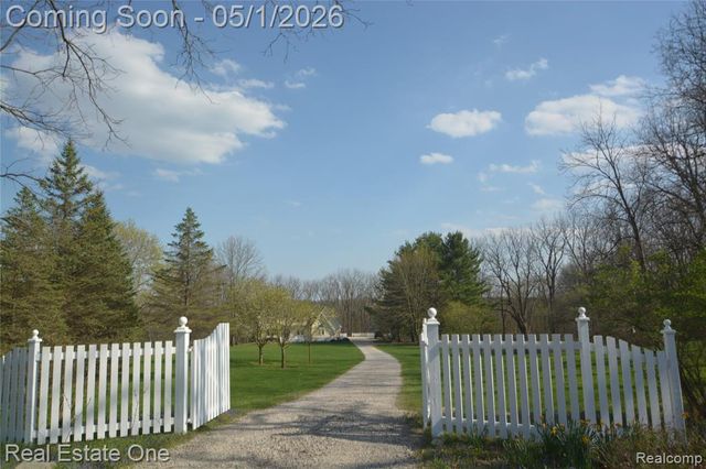 760 E Snell Road, Rochester, MI 48306
