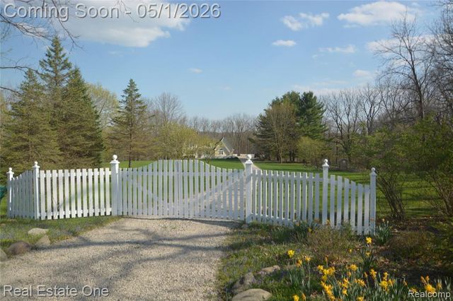 760 E Snell Road, Rochester, MI 48306