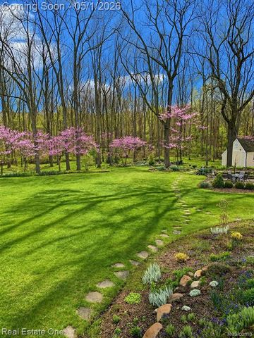 760 E Snell Road, Rochester, MI 48306