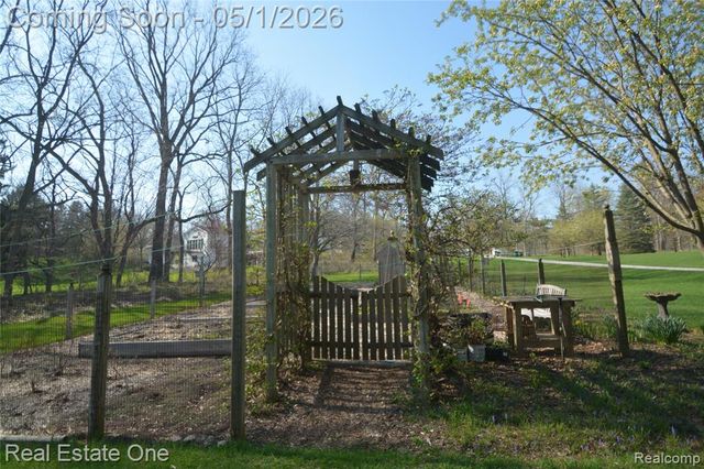 760 E Snell Road, Rochester, MI 48306