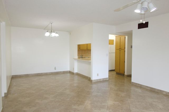 208 FOXTAIL Drive D2, Greenacres, FL 33415