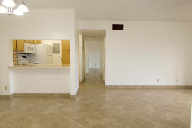 208 FOXTAIL Drive D2, Greenacres, FL 33415