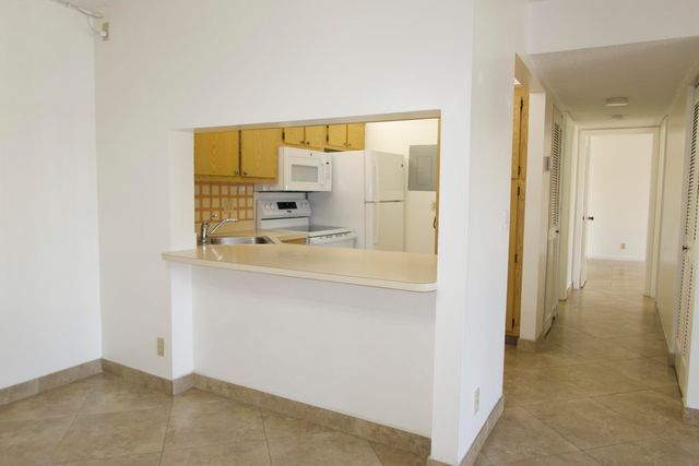 208 FOXTAIL Drive D2, Greenacres, FL 33415