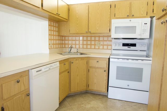 208 FOXTAIL Drive D2, Greenacres, FL 33415