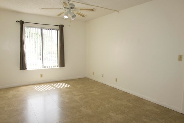 208 FOXTAIL Drive D2, Greenacres, FL 33415