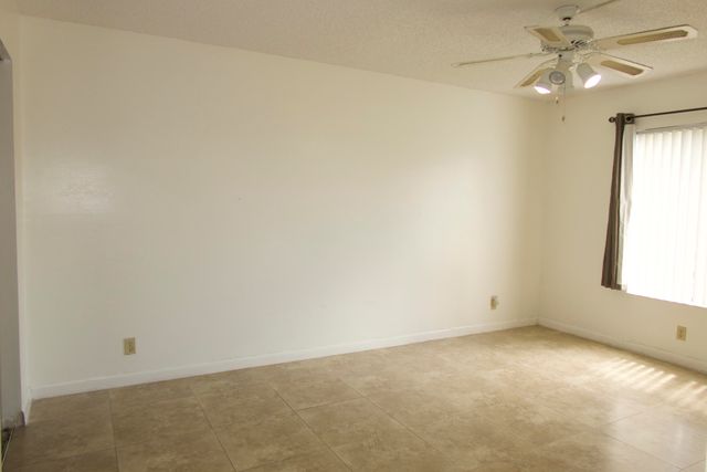 208 FOXTAIL Drive D2, Greenacres, FL 33415