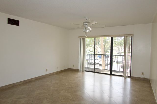 208 FOXTAIL Drive D2, Greenacres, FL 33415