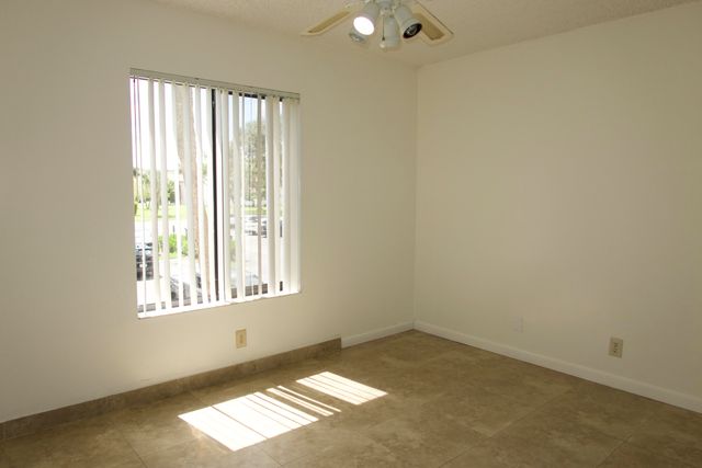 208 FOXTAIL Drive D2, Greenacres, FL 33415